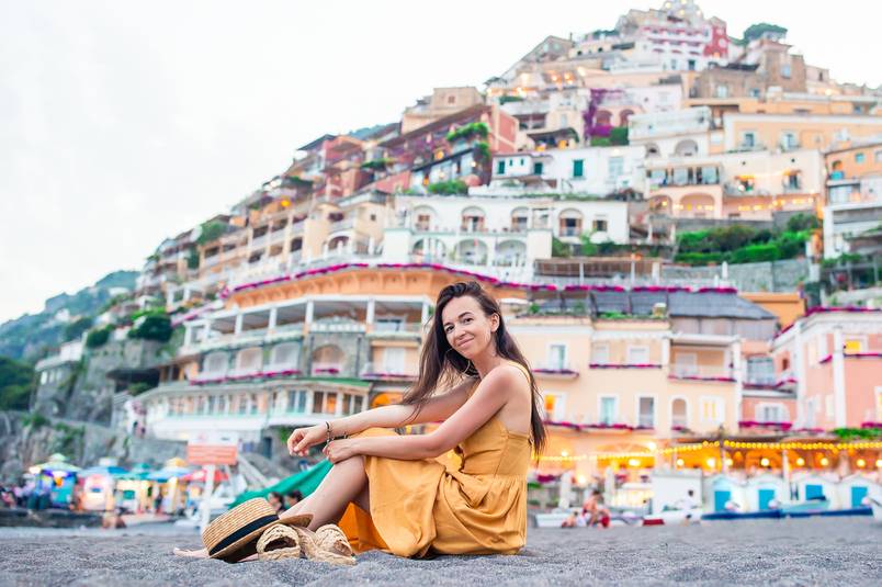 summer-holiday-in-italy-young-wo-2.jpeg